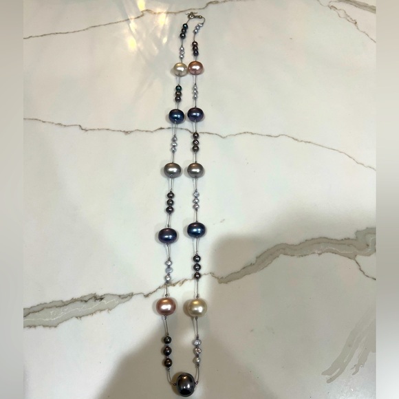 Black and multi-colored pearl necklace (faux) - 19” - Picture 3 of 4